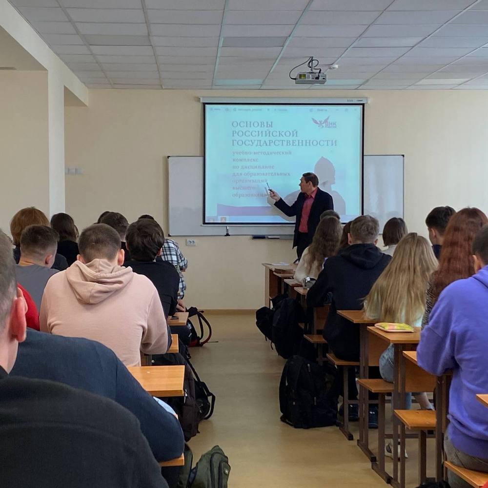 Первокурсники МИ ВлГУ изучают новый курс «Основы российской государственности»