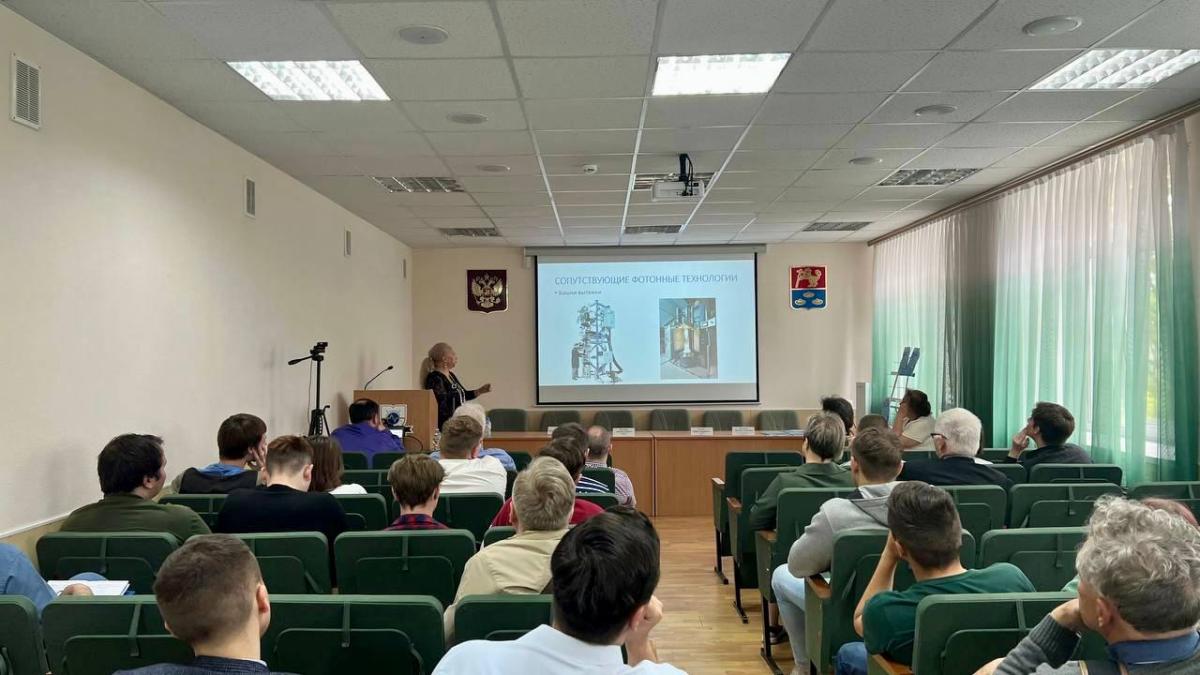 Открытая лекция: "Сколько шагов от радиофизики до фотоники?"