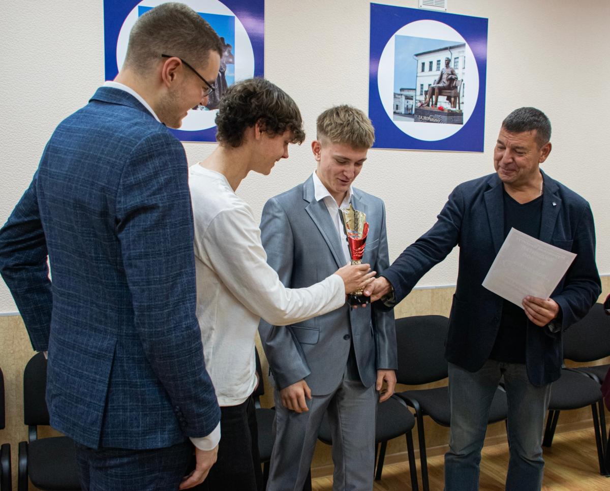 Продолжением II Чемпионата по фиджитал-мини-футболу стало награждение призеров и победителей.