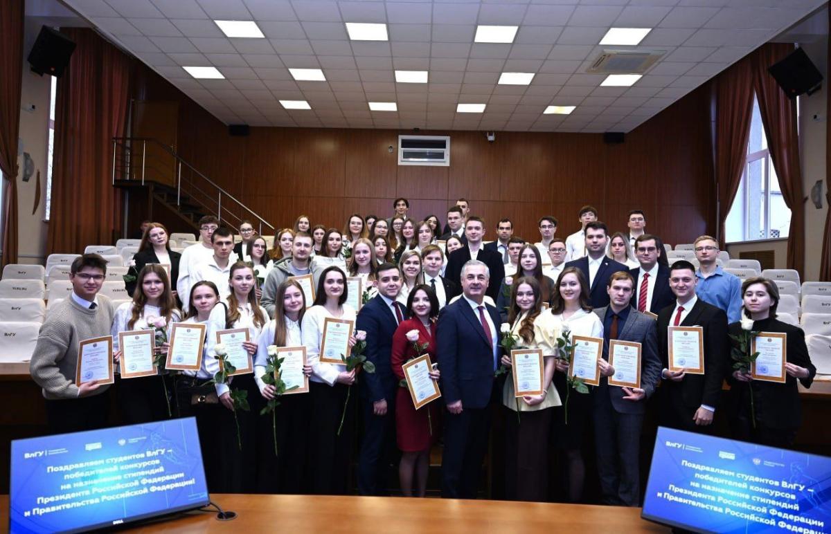 11 студентов Муромского института ВлГУ награждены стипендиями Президента РФ и Правительства РФ!