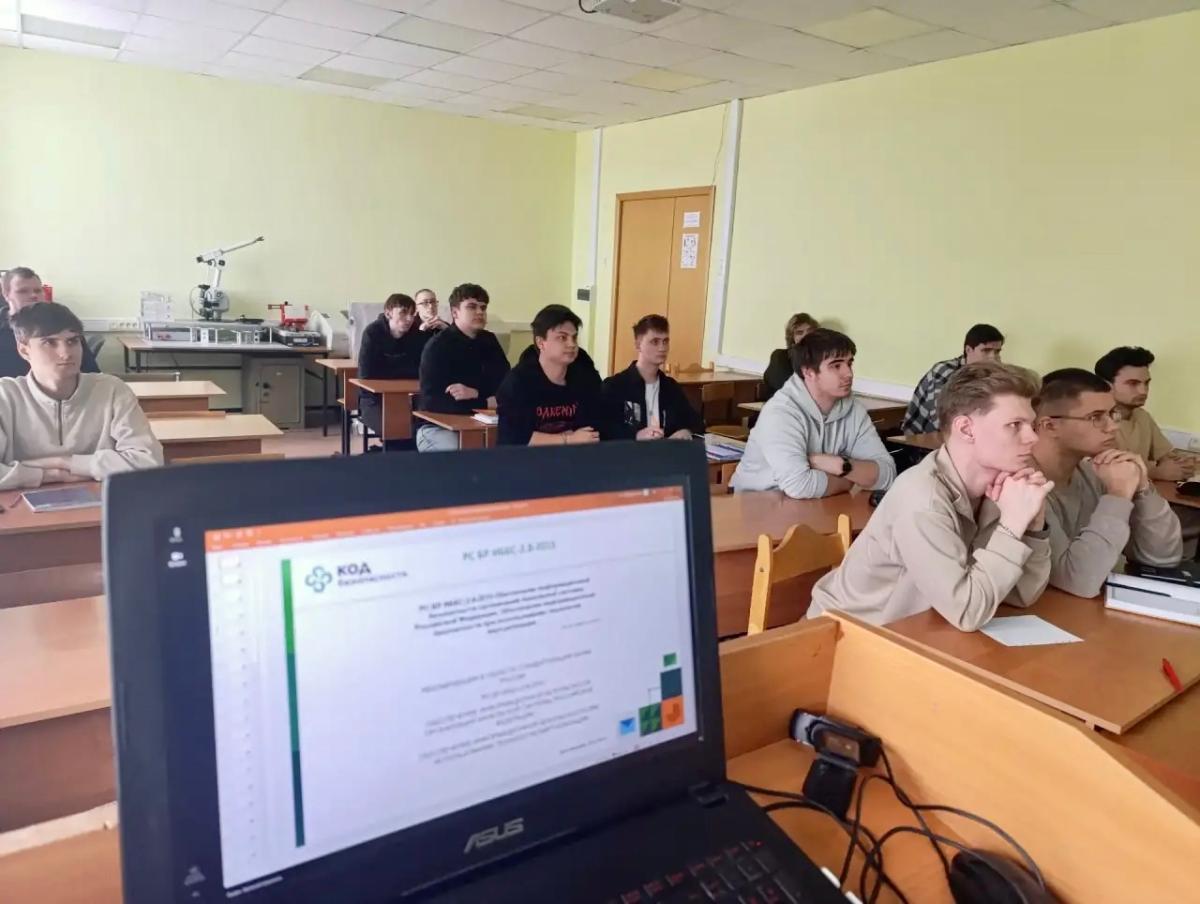 Студенты МИ ВлГУ в программе "Код Безопасности"