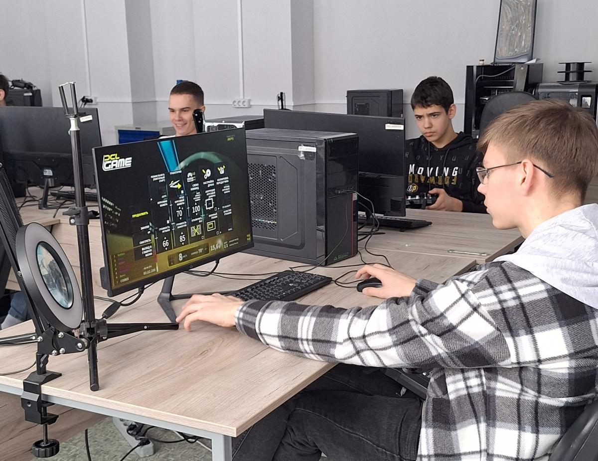 "Дрон-рейсинг" - студенты МИВлГУ покоряют небо