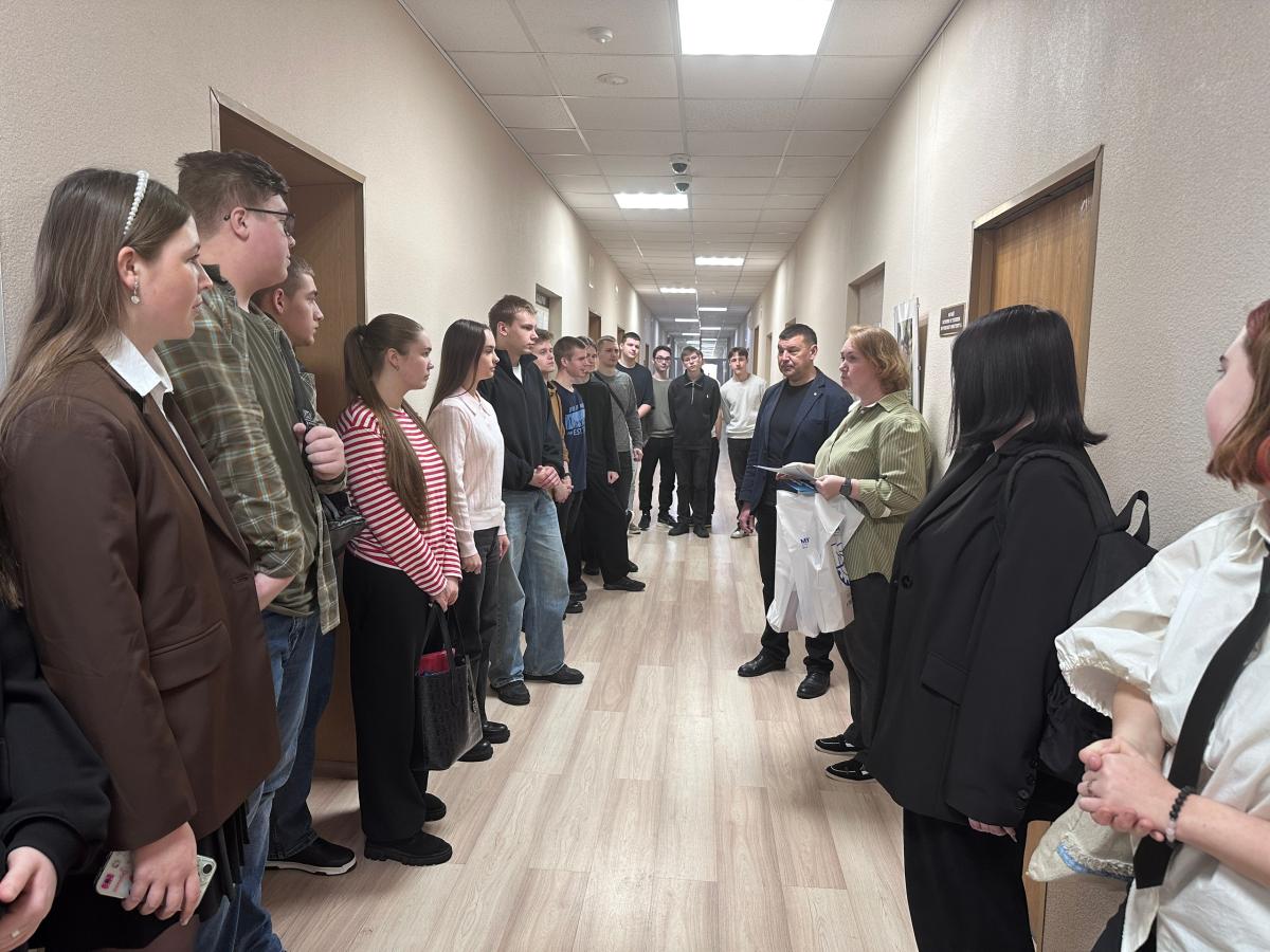 Новые вселенные в МИВлГУ: открытие выставки «Нейро-арт-2025»