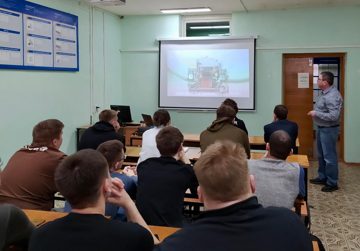 От теории к реальному оборудованию - в МИ ВлГУ прошла лекция от IEK GROUP