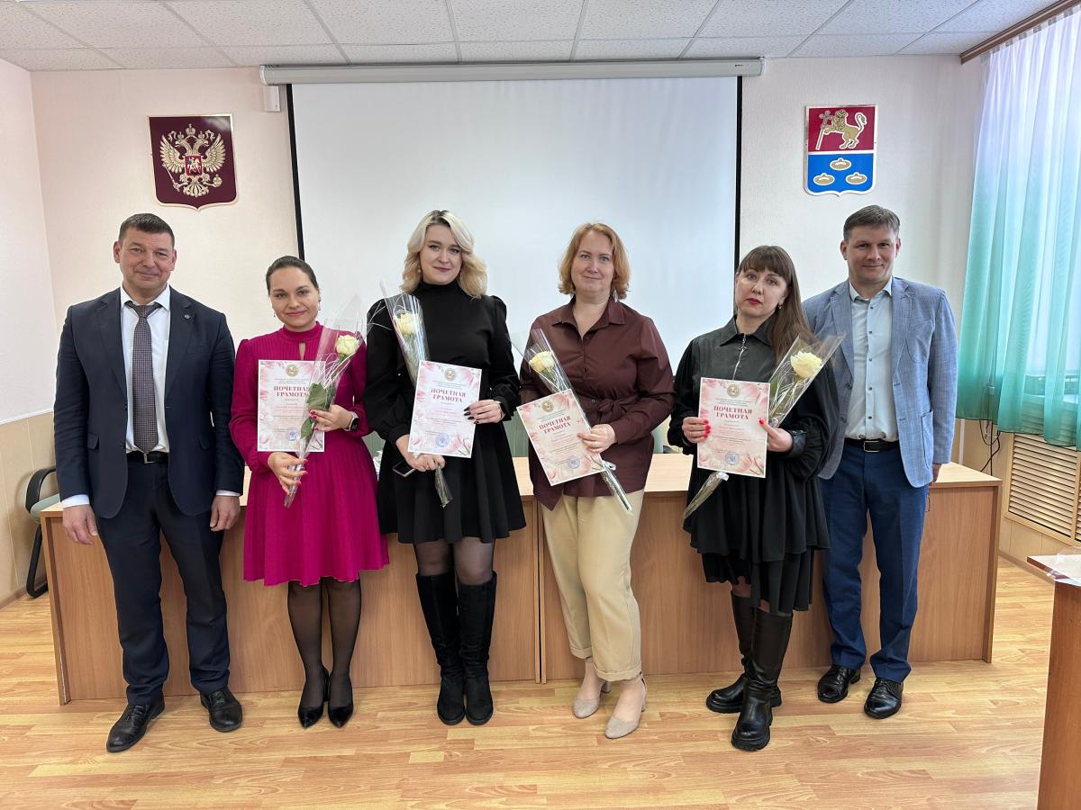 Праздничное настроение сегодня продолжилось и на торжественном мероприятии.