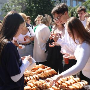 Торжественная линейка, посвященная Дню знаний в МИВлГУ