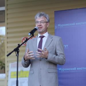 Торжественная линейка, посвященная Дню знаний в МИВлГУ