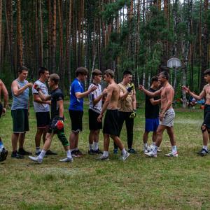 7 августа на туристической базе института «Буревестник» развернулось настоящее спортивное противостояние: наши студенты соревновались со сборной командой из лагеря «Озёрный». 