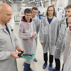 Микроэлектроника, роботы, рентгеновский контроль и карьера: как учат радиотехников в МИВлГУ