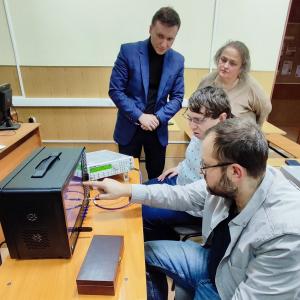 Весна на кафедре радиотехники - будущие инженеры познакомились с оборудованием "Vesna"