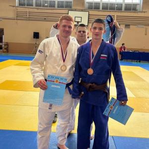 Золото наших побед: студент МИВлГУ Даниил Черемин двойной чемпион области по самбо!