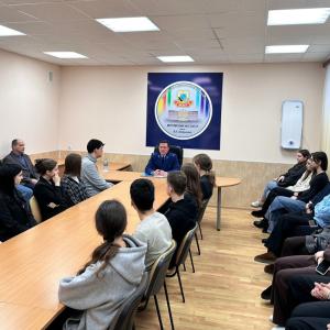 Из зала суда на встречу со студентами