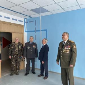 Чиновники, военные и директора заводов пришли в институт. Что они там делали?