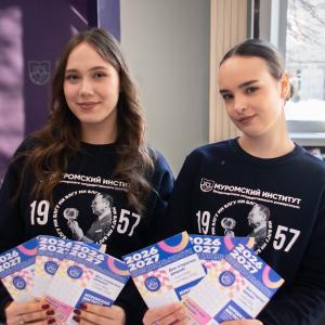 Работа в "Яндекс", стипендия в 30000 рублей, лаборатории и общежитие - День открытых дверей в МИВлГУ показал, каким бывает настоящее образование