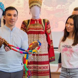 Парад национальных костюмов в Муромском институте ВлГУ: красота традиций и единство народов России