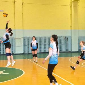 Волейбольный турнир к 8 Марта объединил поколения