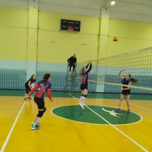 Волейбольный турнир к 8 Марта объединил поколения