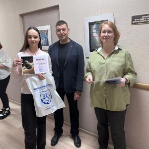 Новые вселенные в МИВлГУ: открытие выставки «Нейро-арт-2025»