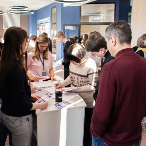 Работа в "Яндекс", стипендия в 30000 рублей, лаборатории и общежитие - День открытых дверей в МИВлГУ показал, каким бывает настоящее образование