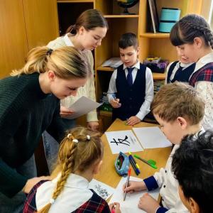 Студенты педагоги-психологи МИВлГУ знакомят школьников с многонациональным наследием нашей страны