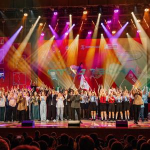 «Трава у дома» с космическим драйвом: МИВлГУ раскачал главную сцену области