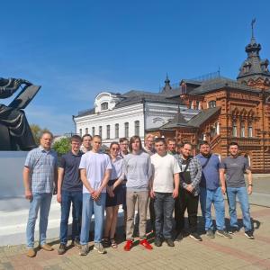 Студенты-радиотехники на производстве уникальной защитной аппаратуры