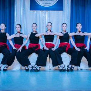 На сцене - только звезды! Отчетный концерт студенческих творческих коллективов МИВлГУ