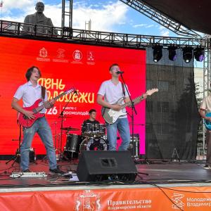 Студенты МИВлГУ «раскачали» главную сцену областного Дня молодежи!